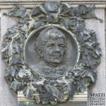 Monumento funebre Achille e Giulietta Forti (dettaglio), 1925 circa, Verona, cimitero ebraico - Carlo Spazzi
