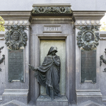 Monumento funebre Achille e Giulietta Forti, 1925 circa, Verona, cimitero ebraico - Carlo Spazzi