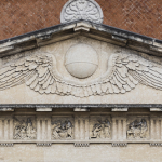 Pantheon Piis Lacrimis (dettaglio timpano) 1844 - Verona, Cimitero Monumentale